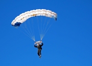 开云体育视频直播-跨界主宰，独行侠加时燃尽热火，哈登于F1赛道超车争冠