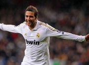 开云体育平台APP-F1新赛季揭幕战之夜，巴斯托尼关键时刻站出来，诠释何为唯一性