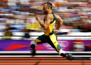 开云平台-赛道上的黎明，詹姆斯·F1街道赛之夜的自我救赎