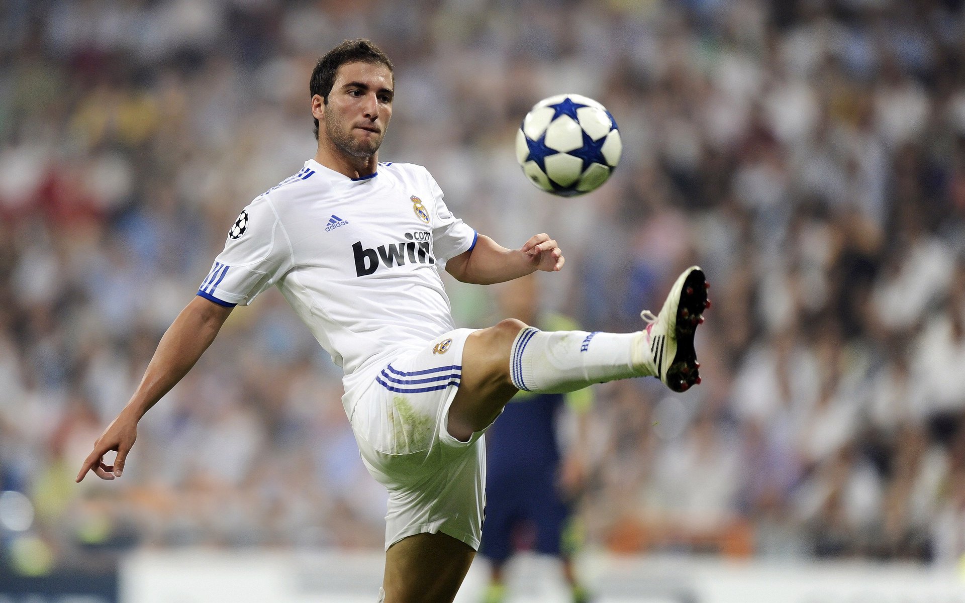 凯尔特人狂胜魔术，布克成为关键先生，一场战术与意志的胜利