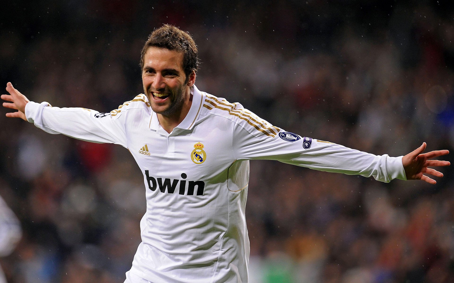 维尼修斯个人能力闪耀全场,阿森纳完胜摩纳哥展现战术与天赋的完美结合