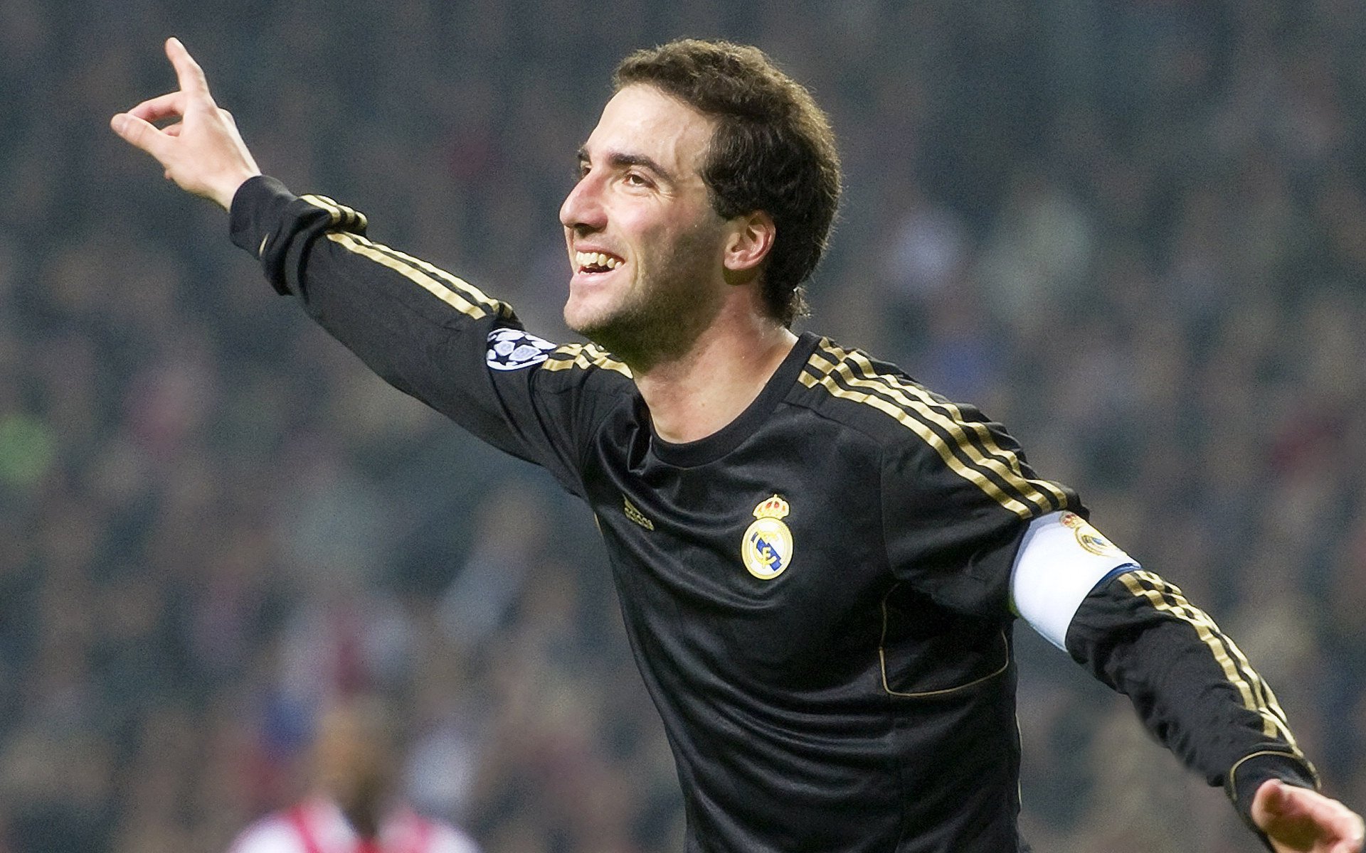 楚阿梅尼统治全场,奥地利战术革新轻取勒沃库森